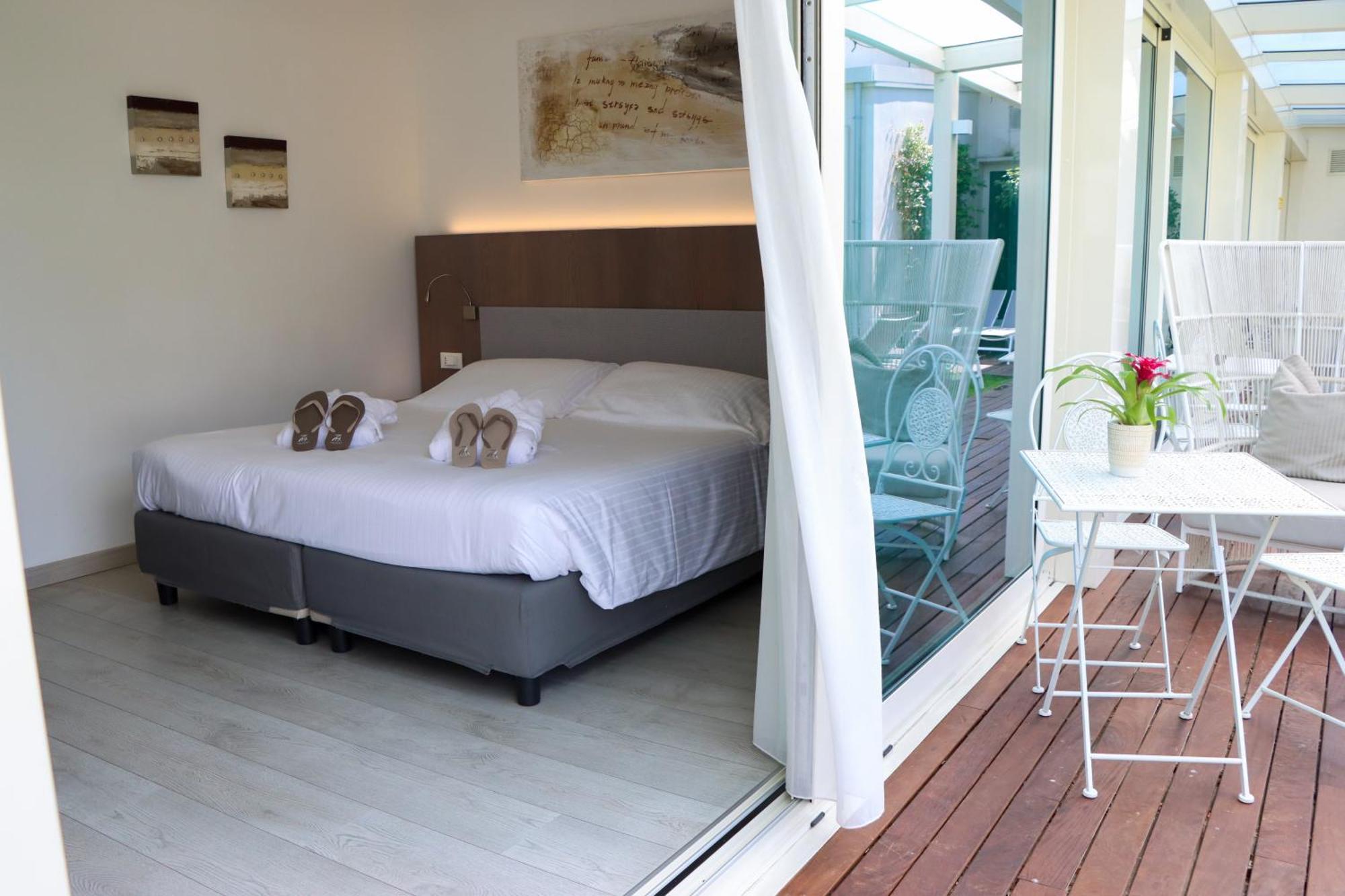 Double or Twin Room Lake View