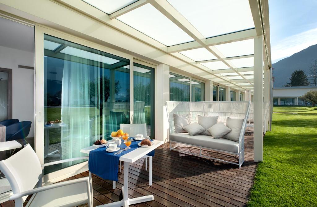 Double or Twin Room Lake View